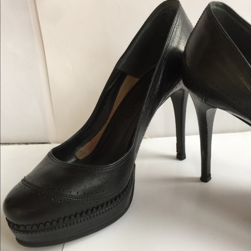 Gorgeous Burberry small platform leather heels.
